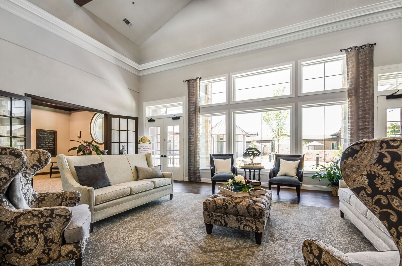 Picture of the living room at Grand Brook Memory Care of Allen, TX